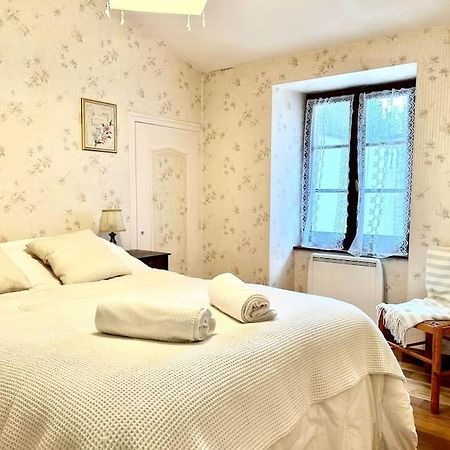 Maison Paisible Avec Lac Prive Secondigny 外观 照片