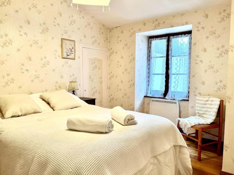 Maison Paisible Avec Lac Prive Secondigny 外观 照片
