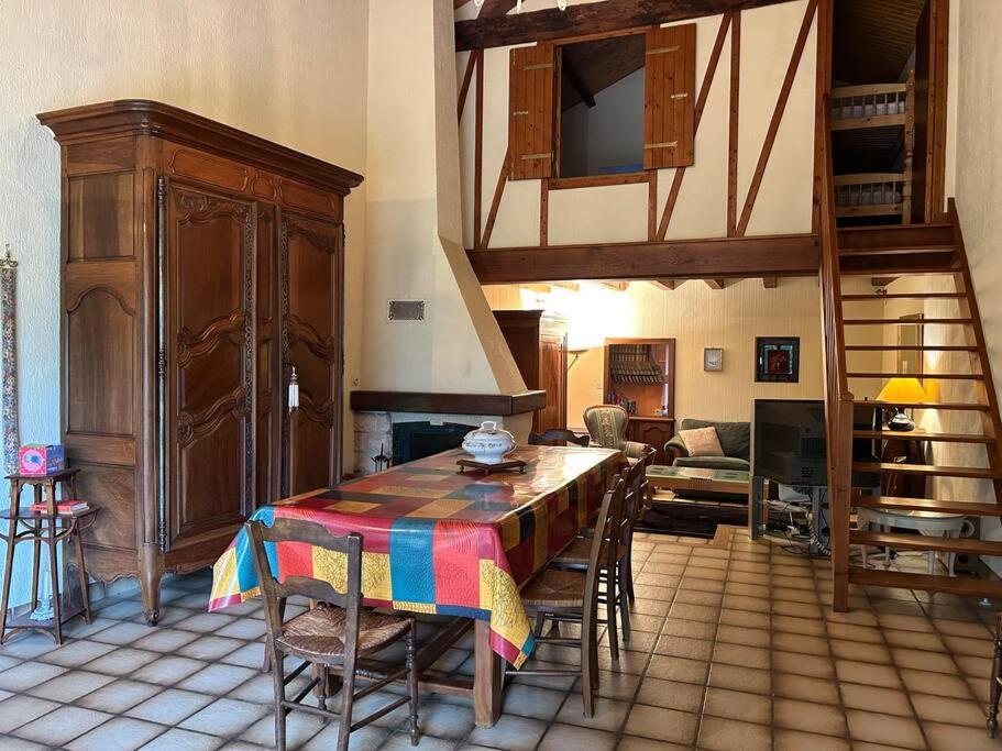 Maison Paisible Avec Lac Prive Secondigny 外观 照片